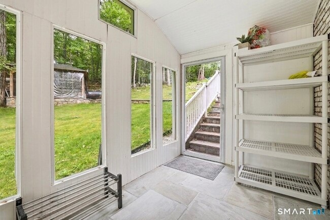 18 W Haviland Ln