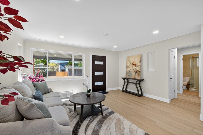 Photo - 1856 S Steele St