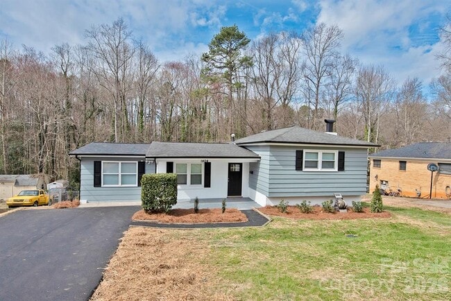 Photo - 1404 Nottingham Rd