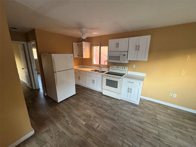 Photo - 2131 Lincoln St Unidad A