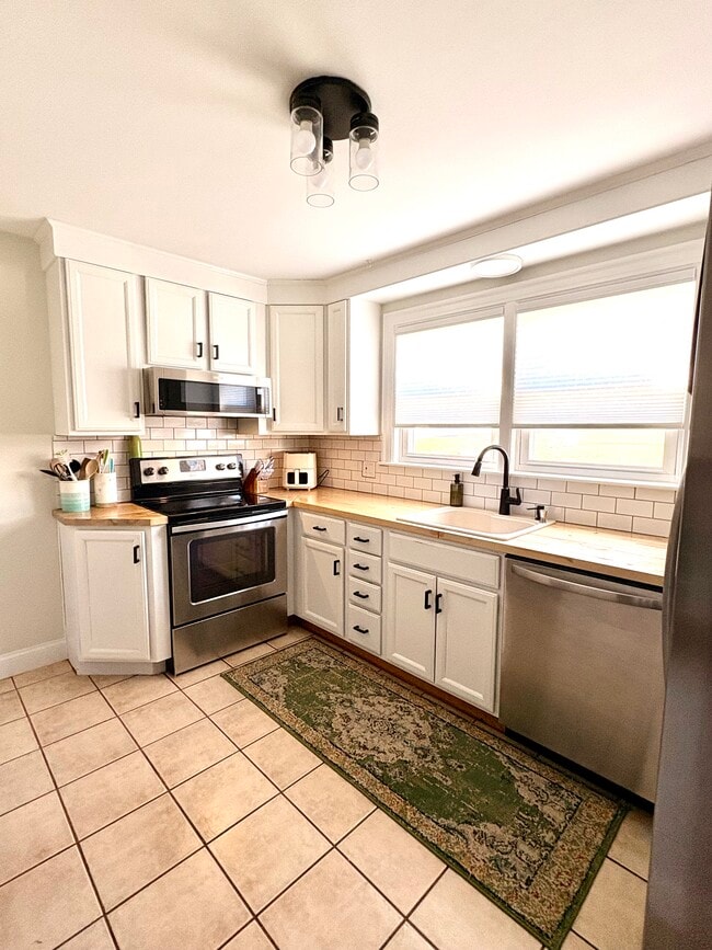 Kitchen - 96 Margarite Rd Unit 1