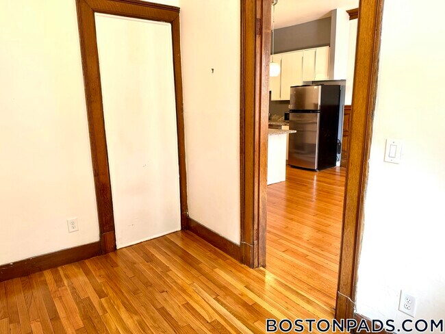 Photo - 849 Beacon St Unit 2