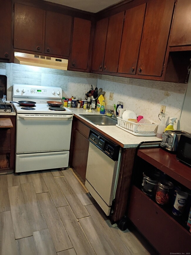 Building Photo - 515 Emmett St Unit APT B12