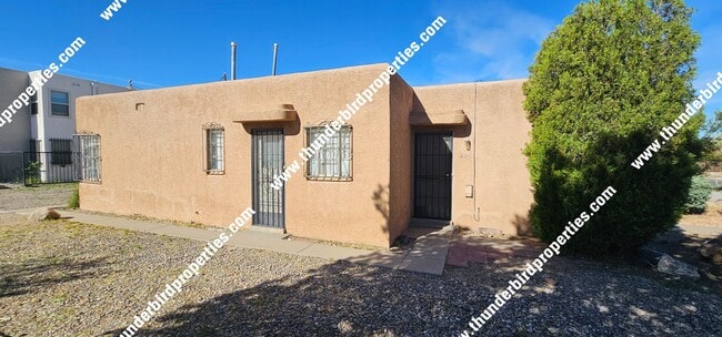 301 Yale (PG3000412)
