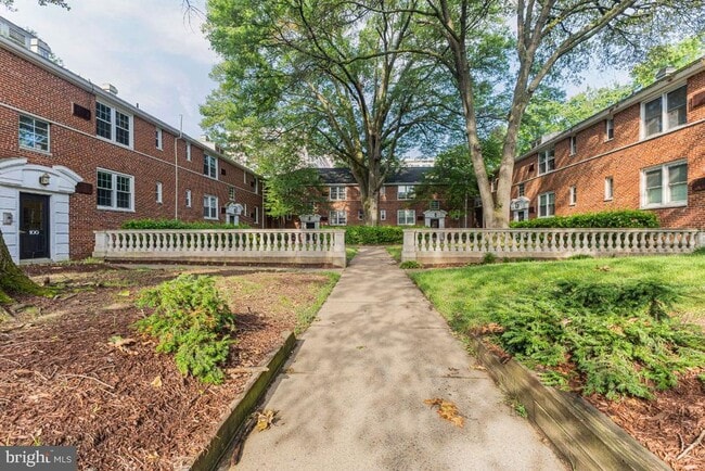 Building Photo - 100 N George Mason Dr Unit 100-3