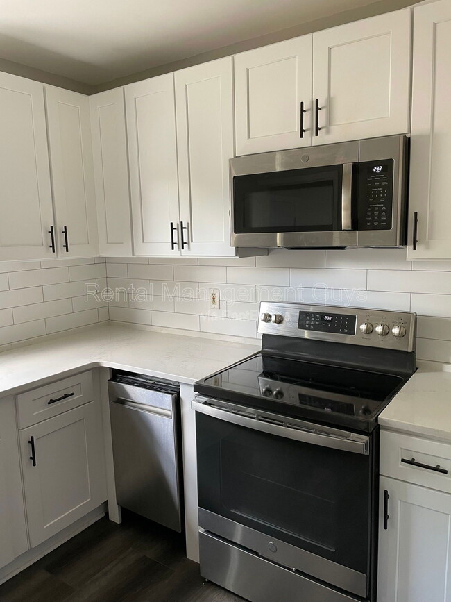 Photo - 3714 Kipling Ave