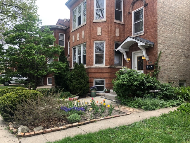 Building Photo - 1925 Clarence Ave Rental