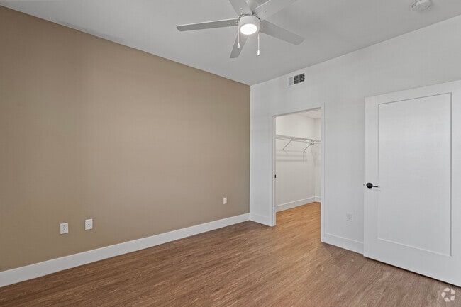 1BR, 1BA - 943SF