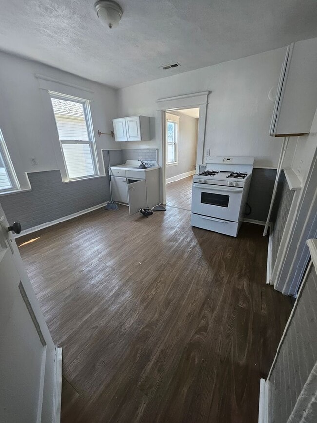 Photo - Upper 2 bedroom east lake road