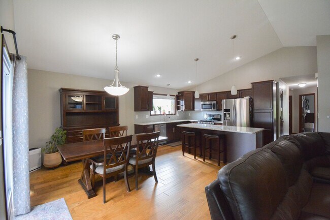 Photo - Spacious 5 Bed 3 Bath Home for Rent NOW