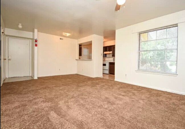 Photo - 3025 Waller St