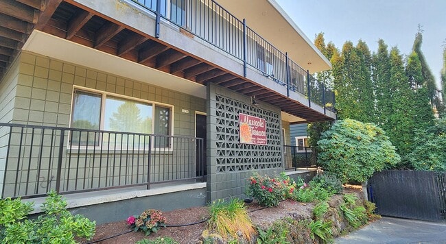 Building Photo - 3200-3236 SW Marigold St Unit bdc797a2-efbf-11ef-a954-0ef659e2e2b7 Rental