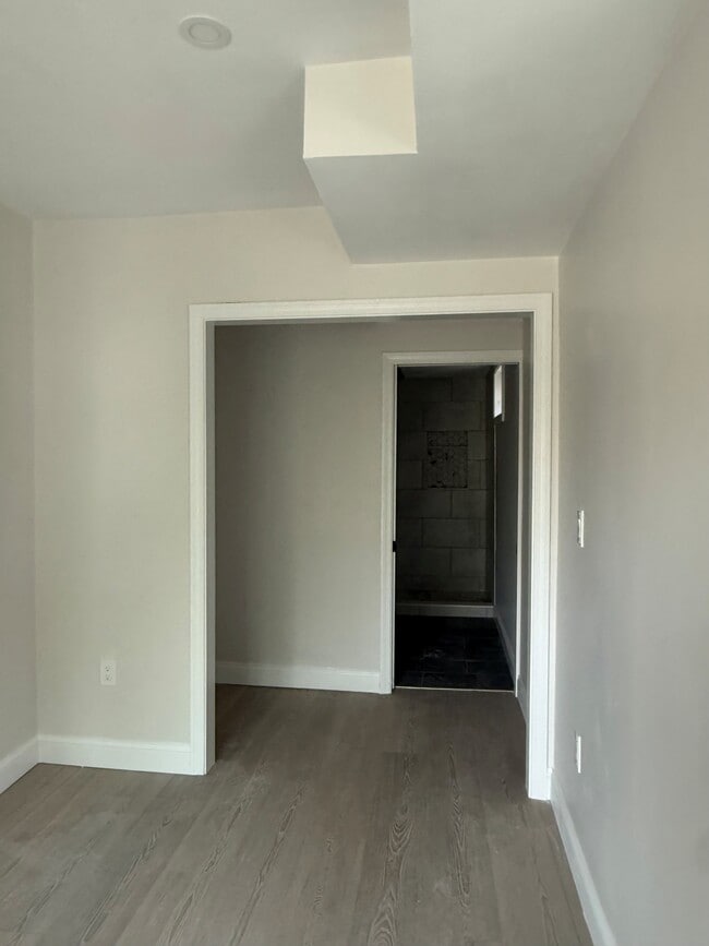En-suite bedroom - 131 Boston St