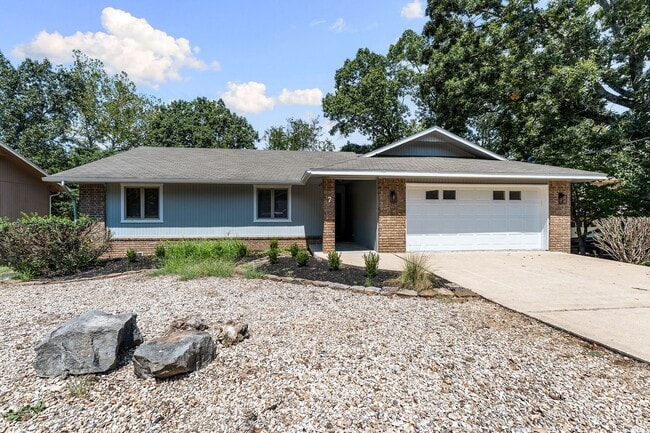 Photo - 7 Whitwick Ln