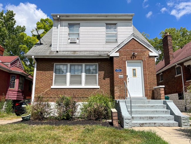 Building Photo - 136 Detzel Pl