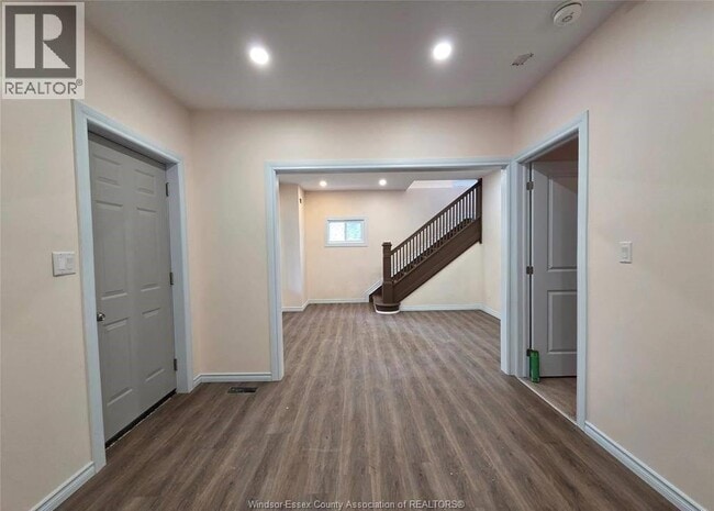 Photo - 3284 Baby St