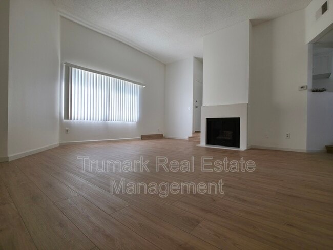 Building Photo - 14605 Burbank Blvd Unit 202 Rental