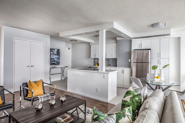 Photo - 2160 Lakeshore Rd