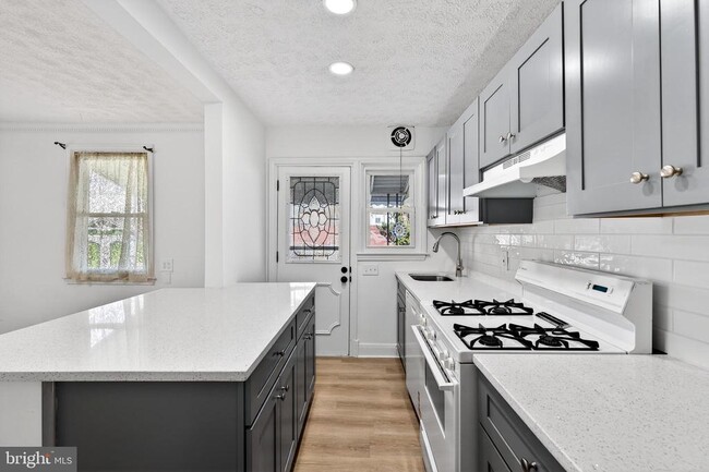 Photo - 1870 Yakona Rd