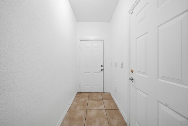 Photo - 2532 Grand Central Pkwy Unit 8