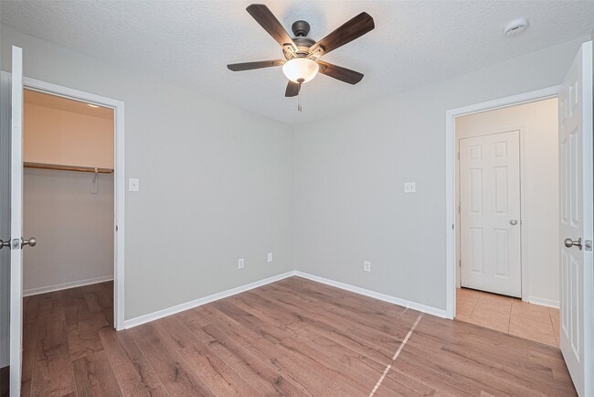 Building Photo - 12230 Hawthorne Hill Cir Rental