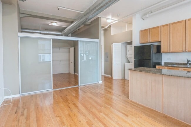 Photo - 6 E Monroe St