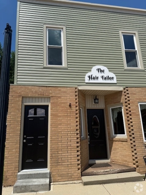 Building Photo - 11 E Main St Unit Up Rental
