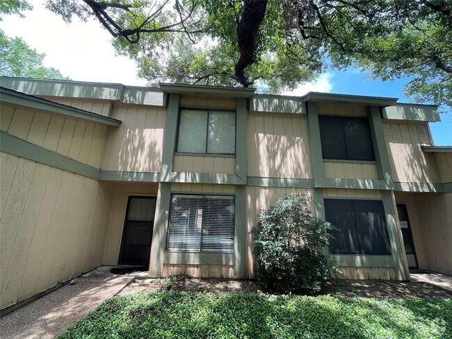 Building Photo - 9611 Blue Creek Ln Rental