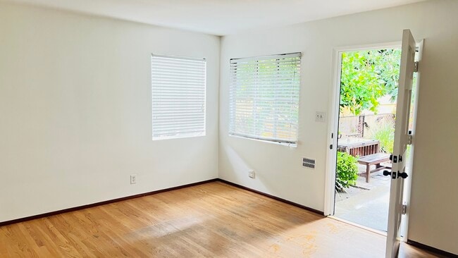 Photo - 4249 S Centinela Ave Unit 4249
