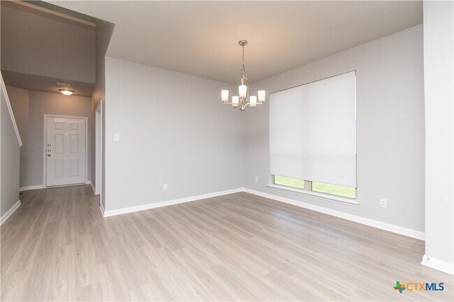 Photo - 3209 Shawlands Rd