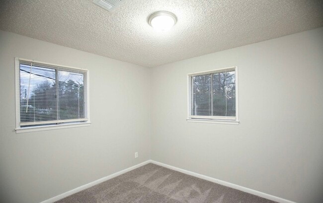 Photo - 715 Rose Ln