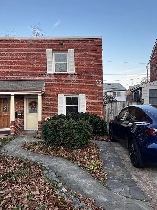 Photo - 821 S Ivy St