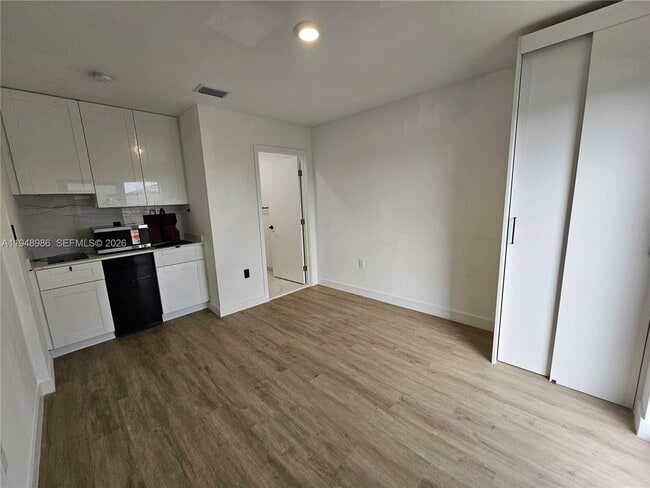 Photo - 215 NW 13th Pl