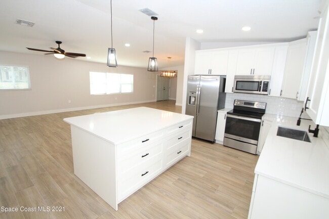 Photo - 580 Pine Tree Dr