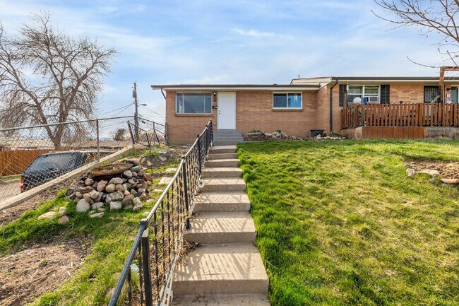 Building Photo - Lovely remodeled 2 Bed 1 Bath in Arvada Unit 4 Rental