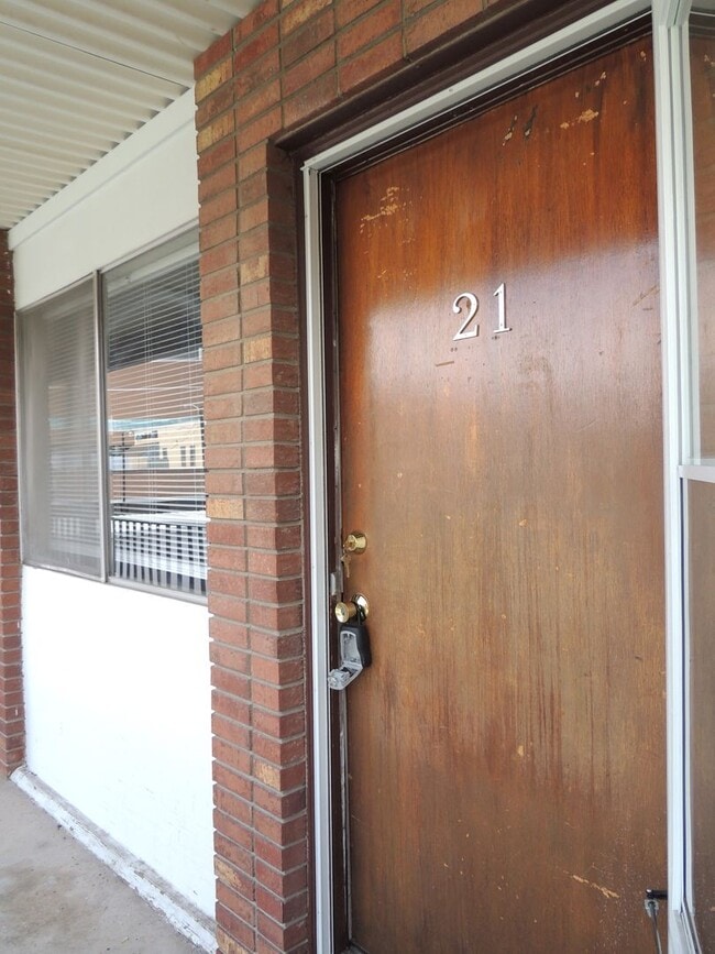 Building Photo - 1 Bed 1 Bath Apartment Near St. Marys