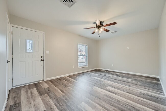 Photo - 601 Boxelder Dr House