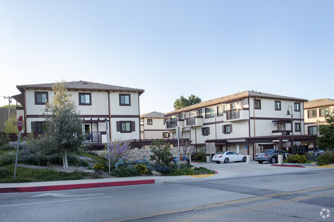 Building Photo - Agoura Luxury Townhouses