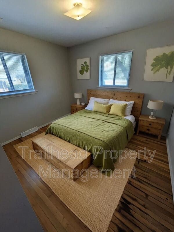 Photo - 110 S High St