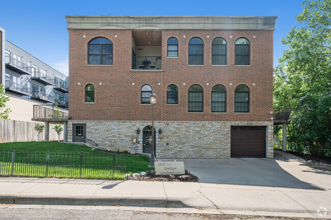 Building Photo - 3125 Inglewood Ave S Unit 201 Rental