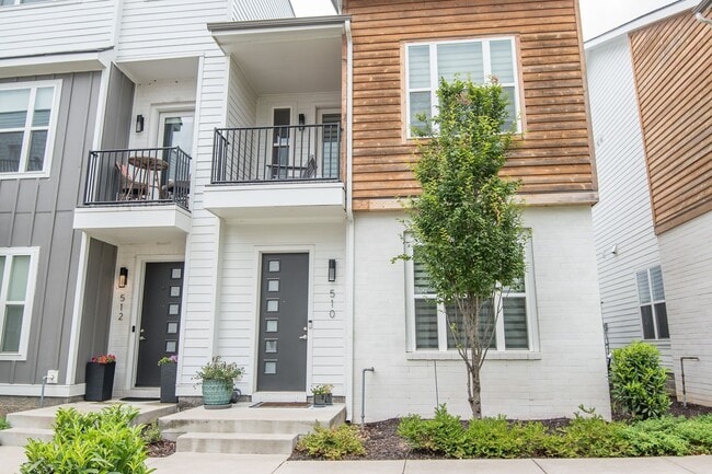Building Photo - 2/2.5 - MODERN TOWNHOME IN THE NATIONS