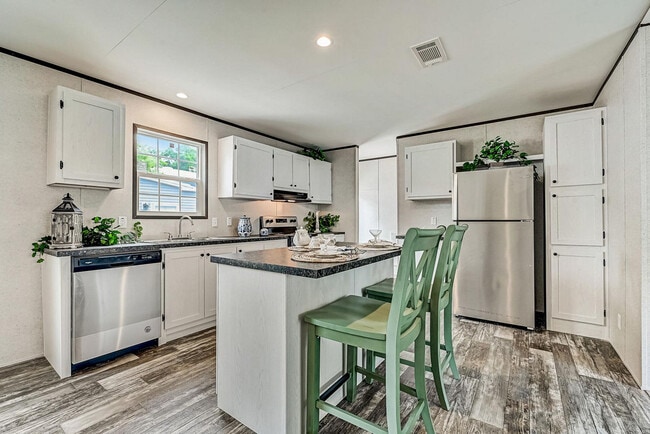 Building Photo - 4075 Lookout Ln