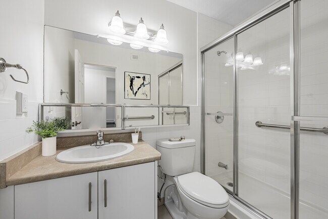 Photo - The Gates of Bayview - 4001 Bayview Avenue