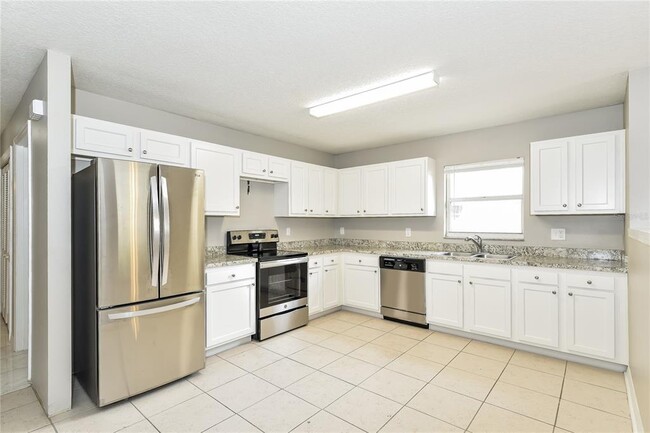 Photo - 604 37th St W