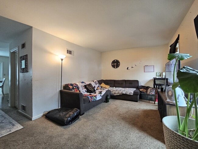 Photo - 70 Ironstone Dr