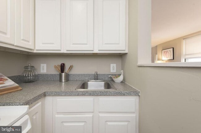 Building Photo - 201 S 13th St Unit 401