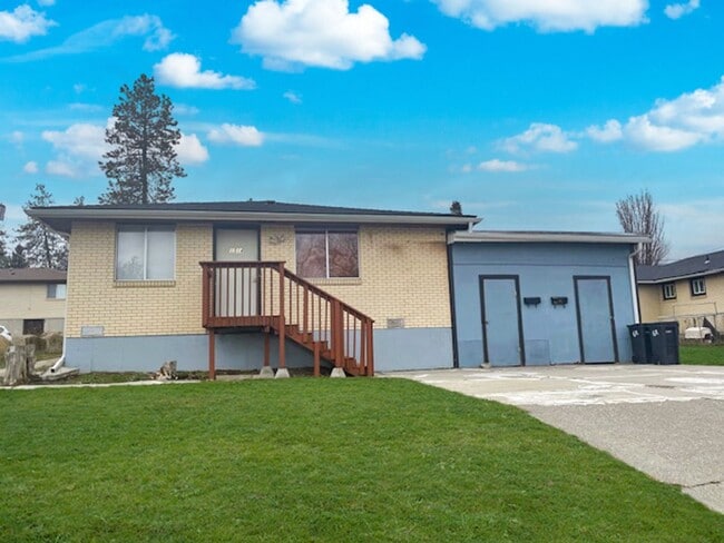 Building Photo - Charming 2 Bed, 1 Bath Duplex in the Heart of Cheney Unit 1516