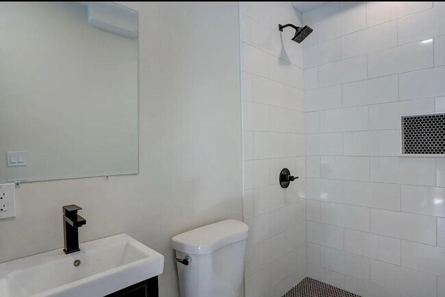 Photo - 19 Bartlett Pl Unit 3