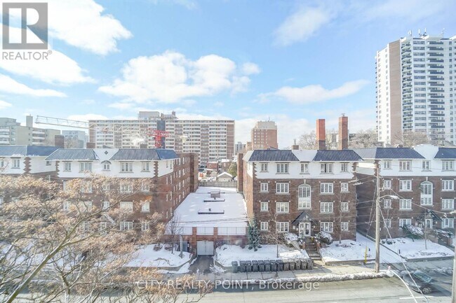 Photo - 1545 Bathurst St Unit 405