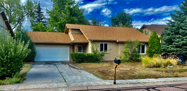 Photo - 970 Bayfield Dr